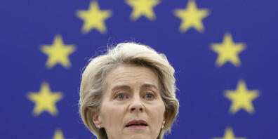 Ursula von der Leyen , Präsidentin der Europäischen Kommission,  hält eine Rede während einer Plenarsitzung im Europäischen Parlament. Foto: Jean-Francois Badias/AP/dpa