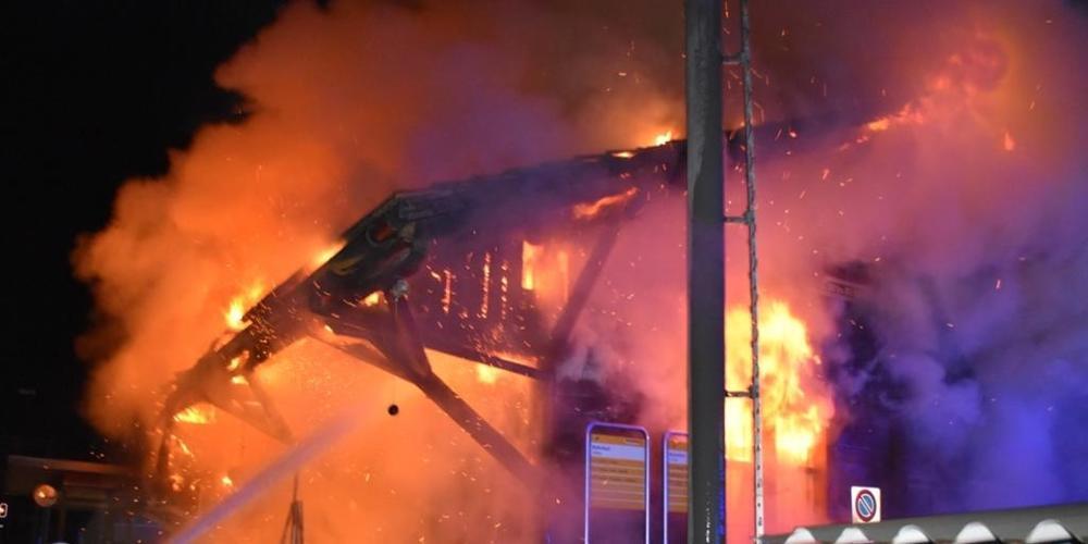 Ein junger Afrikaner muss sich vor Gericht dem Vorwurf der Brandstiftung stellen. Trotz vorgängigem Geständnis bestritt er die Vorwürfe. (Archivbild)