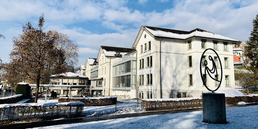 Wegen seiner Lage böte das Pflegezentrum Potenzial für Dienstleistungen im Alters-/Gesundheitsbereich sowie Synergien mit dem Spital Linth.
