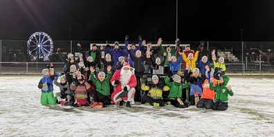Der Samichlaus überrascht die FCK-Junioren.
