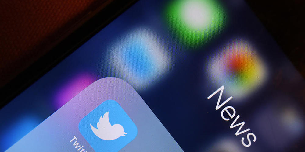 ILLUSTRATION - Twitter hat mehrere gesperrte Accounts von US-Journalisten wieder freigeschaltet. Foto: Karl-Josef Hildenbrand/dpa