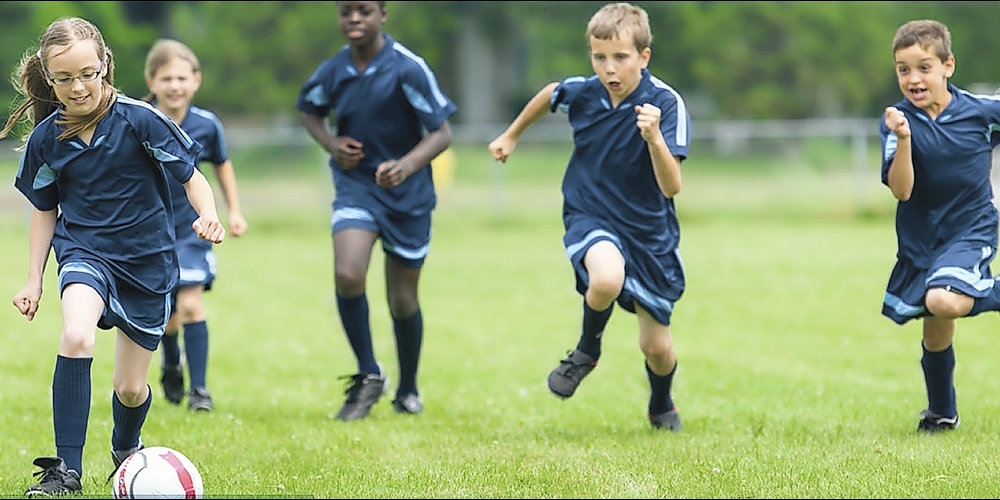 Fussballspielen ist eine gute Freizeitbeschäftigung und trägt viel zur Integration bei. 