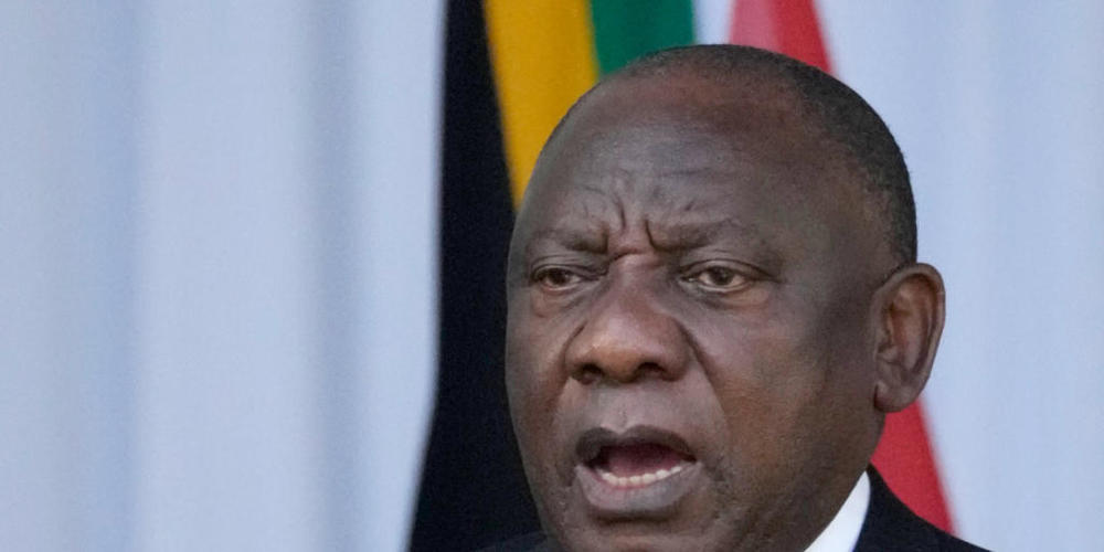 ARCHIV - Südafrikas Präsident Cyril Ramaphosa stand zuletzt massiv in der Kritik. Foto: Themba Hadebe/AP/dpa