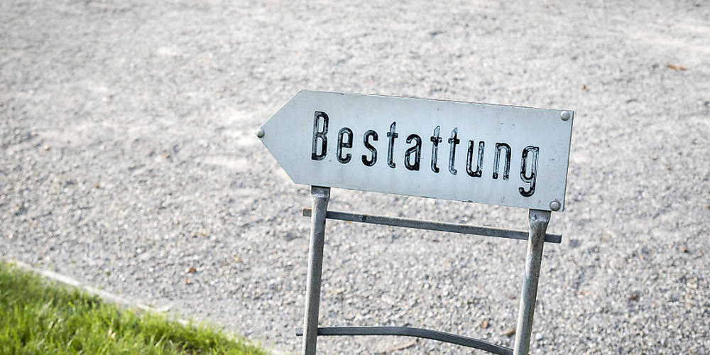 Am meisten Menschen sterben in der Schweiz an Herz-Kreislauferkrankungen und an Krebs. In den Jahren 2020 und 2021 folgte Covid-19 als dritthäufigste Todesursache. (Symbolbild)