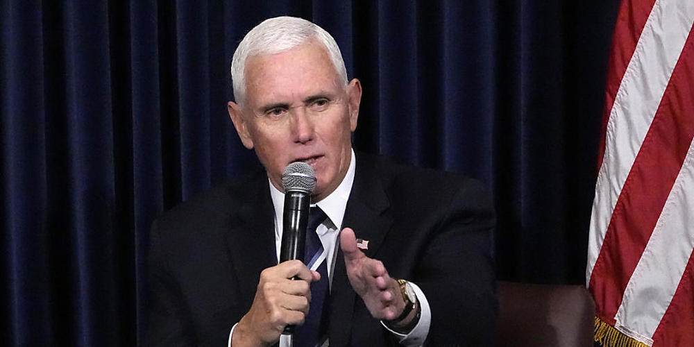 ARCHIV - Donald Trumps Ex-Vizepräsident Mike Pence hat Sorge, dass sich die USA bei einer Anklage Trumps durch das Justizministerium weiter spalten könnte. Foto: Mark J. Terrill/AP/dpa