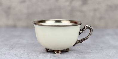 Es ist nicht leicht, eine Teetasse zu verpacken...