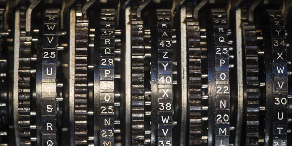 Eine Rotor-Chiffriermaschine aus der Produktion der Crypto AG. Gegen Peter Marti, den Sonderermittler in der so genannten Crypto-Affäre, darf ein Strafverfahren durchgeführt werden. (Archivbild)