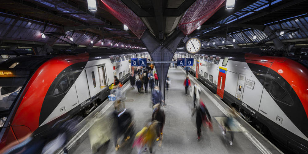 Pendlerinnen und Pendler an den Hauptbahnhof Zürich brauchten am Mittwochmorgen Geduld. (Archivbild)