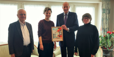 Die Künstlerin Fabienne Lussmann (2.v.l.) mit der Kunstkommission des Rotary Club Appenzell: Hans Reckhaus (2.v.r.), Agathe Nisple und Urs Tischhauser. Auf dem Bild fehlt: Ursula Badrutt Schoch.