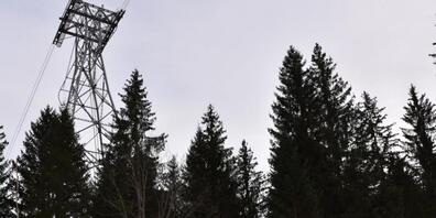 Am Montag ist ein 17-jähriger Lernender bei Seilbahnarbeiten in Laax GR von einer Stütze gestürzt und verstarb.
