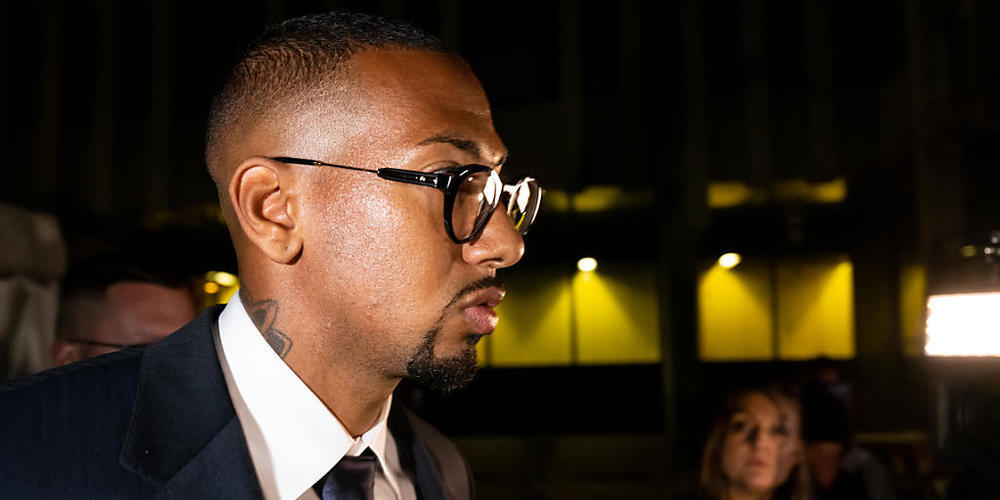 Der Fußball-Profi und ehemalige Nationalspieler Jérôme Boateng verlässt nach dem Urteil im Berufungsprozess das Landgericht München I. Foto: Sven Hoppe/dpa