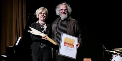 Dr. Christa Köppel, Präsidentin der Rheintaler Kulturstiftung und Preisträger Willi Keller