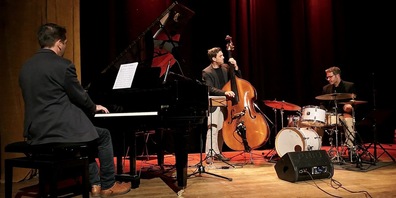 Das Trio Dani Rieser verwöhnt mit seiner Musik im Lindenhauskeller die Gäste