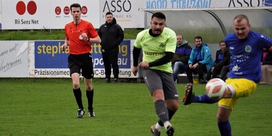 Argurian Bojaxhi (li.) erzielt das 0:2 für Rüthi