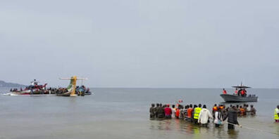 dpatopbilder - SCREENSHOT - Ein Flugzeug der tansanischen Fluggesellschaft Precision Airline ist am Sonntagmorgen in den Victoriasee abgestürzt. Foto: Uncredited/AYO TV/AP/dpa