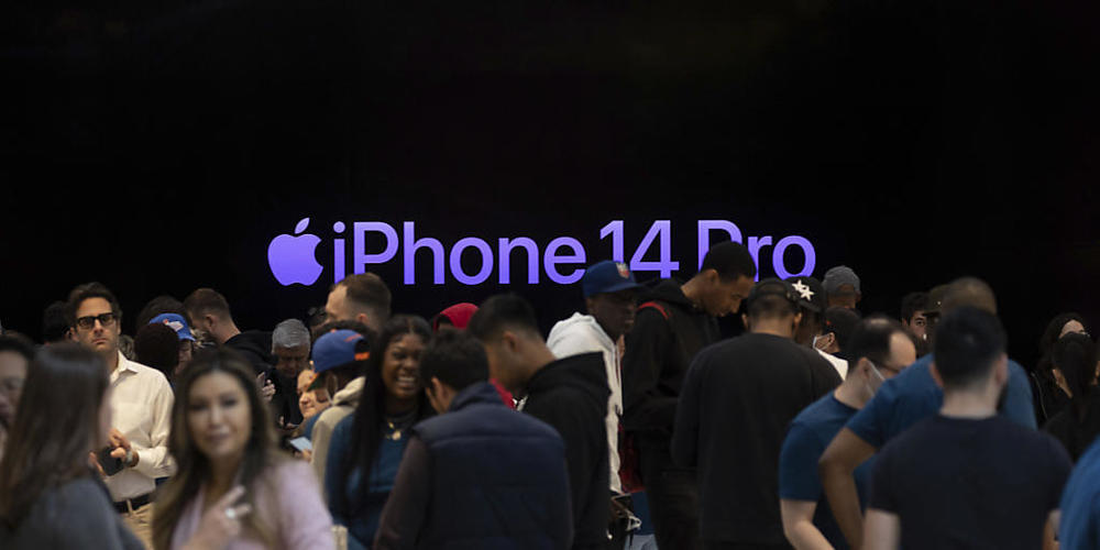 Mitten im wichtigen Weihnachtsgeschäft hat Apple mit erheblichen Lieferengpässen beim neuen iPhone 14 Pro zu kämpfen. Die Produktion im Hauptwerk in China werde aktuell von Covid-Einschränkungen beeinträchtigt, teilte Apple in der Nacht zum Montag...