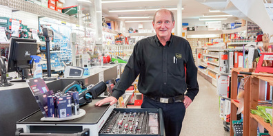 Vor 33 Jahren übernahm Pius Butti das Fachgeschäft Butti Eisenwaren von seinem Vater. Bis heute geht er jeden Tag gerne zur Arbeit. Langweilig sei es ihm noch nie geworden, auch da stets neue Artikel auf den Markt kommen. 