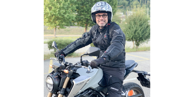 Bereits als Kind war Marco Fitzner von Motorrädern begeistert. Heute arbeitet der Zweirad-Enthusiast als Motorrad-Fahrlehrer und hat darin seinen Traumberuf gefunden. 