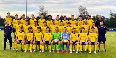 Youth League A-Herbstmeister 2022 FC Uzwil-Henau:  obere Reihe v. l.  Rabil Islami, Brendi Sudi, Mike Hollenstein, Janis Seiler, Rouven Schönenberger, Henok Haileselassie, Robin Schällebaum, Eduart Zenuni, Lukas Thoma, Fitim Mehmedi, Almir Bajrami, Roger Lanker (Technischer Leiter Nachwuchsabteilung); mittlere Reihe v. l. Luis Luperto (Trainer AYL), Patrick Oehler, Samir Seapi, Yussuf Akae, Kristian Marku (Captain), Salvatore Genovese, Fabrice Mürner, Levin Oberholzer, Ardit Qerimi, Maximilian Scheiber, Dzenan Smajovik, Dirk Unger (Trainer AYL); sitzend v. l.  Alessio Bertagnoli, Fabiano Kopp, Jan Keller, Danko Krkalovic, Denis Ramdedovic, Yorick Hostettler, Alen Prasovik, Nathan Brunschwiler, Nadir Koller.