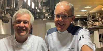 Restaurantbesitzer und Chefkoch Alain Koenig mit Koch Urs Keller in der Fischerstube Weesen: Eines der fünf im Linthgebiet vom Gault Millau mit Kochsternen beehrten Top-Restaurants. 