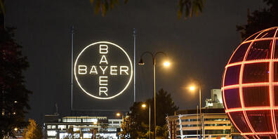 Der deutsche Chemiekonzern Bayer steigerte den Umsatz im dritten Quartal kräftig. Mit ein Grund waren Preiserhöhungen.(Archivbild)