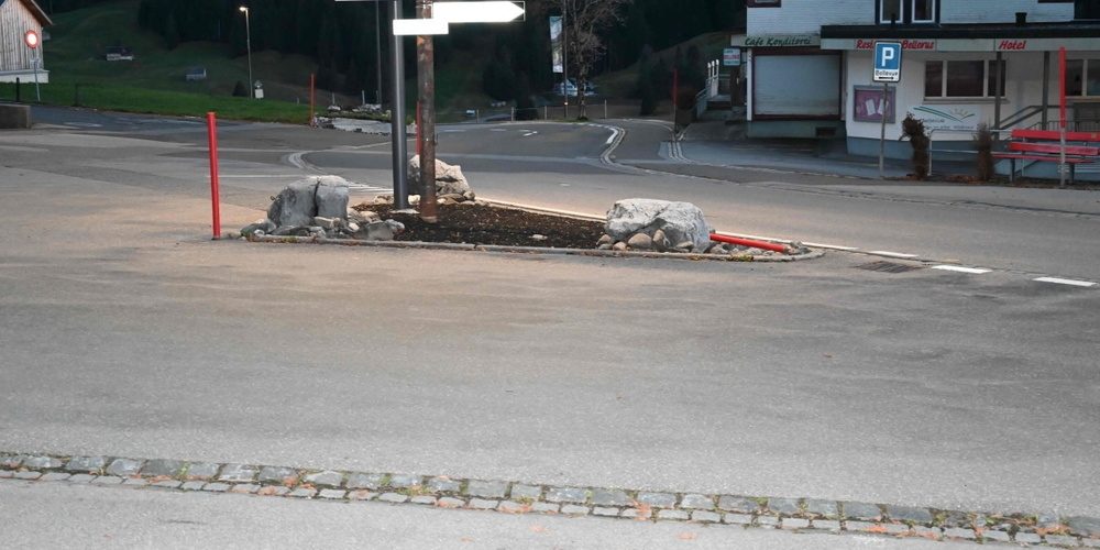Die 51-jährige Autofahrerin verliess die Unfallstelle ohne sich um den Schaden zu kümmern. Sie konnte von der Kantonspolizei St.Gallen ausfindig gemacht werden. Dabei wurde festgestellt, dass die Frau alkoholisiert unterwegs war.