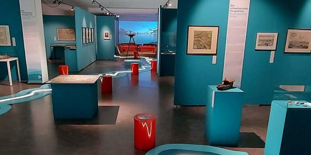 Der Oberrhein zieht sich durch die Ausstellungsräume in Lörrach.
