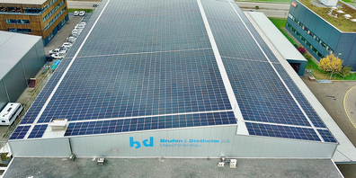 4'350 Quadratmeter misst das Solardach der Bruhin & Diethelm AG in Wangen.