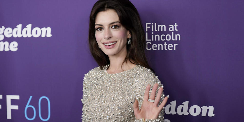 In "Bullet Train", nach einer Romanvorlage von K&#333;tar&#333; Isaka, spielte Brad Pitt (58) kürzlich einen Auftragsmörder - nun soll eine weitere Geschichte des japanischen Autors mit Anne Hathaway (39; im Bild) und Salma Hayek (56) verfilmt wer...