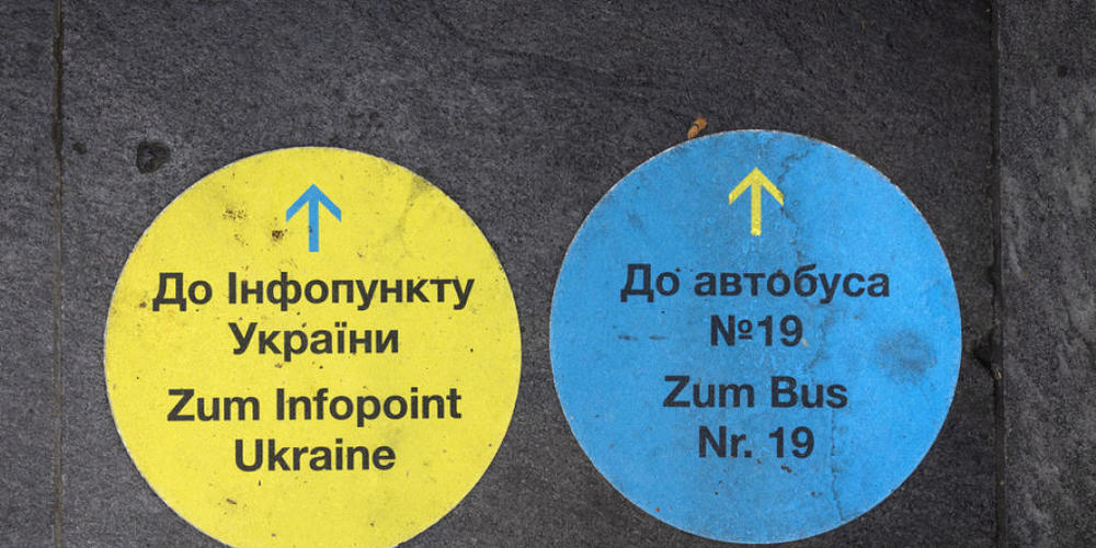 Ukrainische Flüchtlinge werden weiterhin auf ihrem Weg in der Schweiz begleitet. Der Bundesrat hat am Mittwoch den Schutzstatus S verlängert. (Symbolbild)