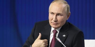 ARCHIV - Das von der staatlichen russischen Nachrichtenagentur Sputnik via AP veröffentlichte Bild zeigt Wladimir Putin, Präsident von Russland, während der Plenarsitzung des 19. jährlichen Treffens des Valdai International Discussion Club. Foto: ...