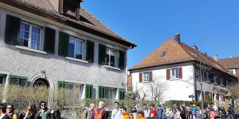 Eine Wohnungsbesichtigung in Zürich, wo freie Wohnungen besonders rar sind. (Archivbild)
