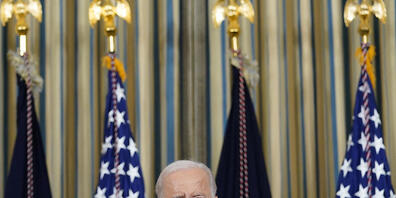 US-Präsident Joe Biden spricht im State Dining Room des Weißen Hauses in Washington. Foto: Susan Walsh/AP/dpa