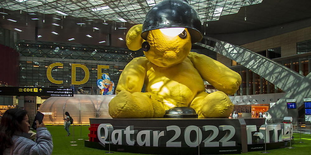 Die Initiative "#boycottQatar2022" hat in einem offenen Brief an den DFB-Präsidenten Bernd Neuendorf dazu aufgefordert, dass der Deutsche Fussball-Bund seine Preisgelder bei der Fussball-WM in Katar für die Arbeitsmigranten und deren Angehörige ei...