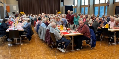 Fast 200 Seniorinnen und Senioren aus den Ortsteilen Dorf Gommiswald und Uetliburg fanden sich im Gemeindesaal ein.