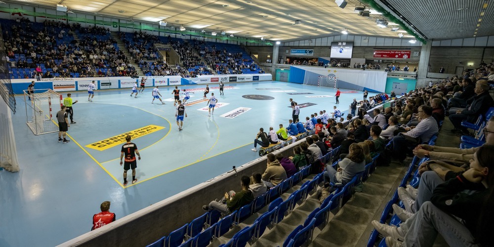Die über 1100 Zuschauer verwandelten die Saalsporthalle in einen Hexenkessel.