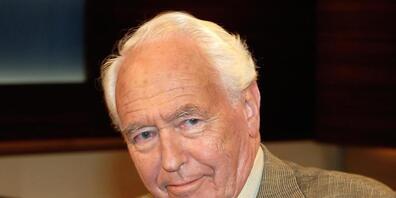 ARCHIV - Journalist und Sprachkritiker Wolf Schneider in der ARD-Talksendung «Anne Will». Er starb am 11.11.2022 in Starnberg im Alter von 97 Jahren. Foto: Karlheinz Schindler/dpa-Zentralbild/dpa