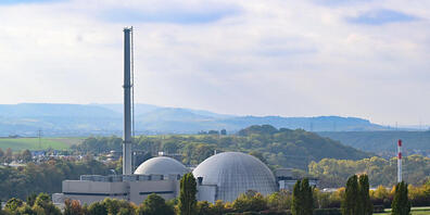 ARCHIV - Das Kernkraftwerk Neckarwestheim. Der Deutsche Bundestag hat den Weiterbetrieb der letzten drei Atomkraftwerke des Landes bis Mitte April 2023 beschlossen. Foto: Bernd Weißbrod/dpa