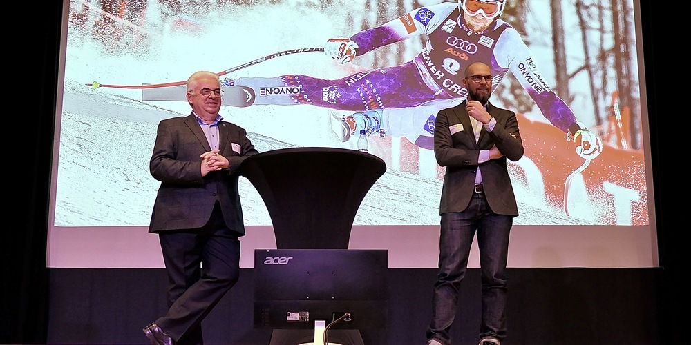 Die Fragerunde mit Ski-Legende Marco Büchel (re) wurde von AGV-Präsident Klaus Brammertz moderiert
