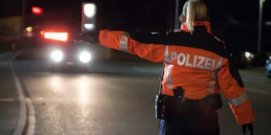 Ein bekiffter Lenker versuchte, sich durch Flucht einer Polizeikontrolle zu entziehen (Symbolbild)