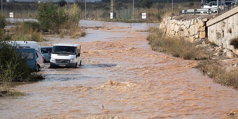 dpatopbilder - Überschwemmungen in Valencia. Foto: Jorge Gil/EUROPA PRESS/dpa