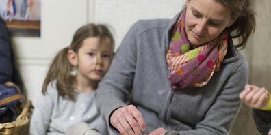 Kindergartenlehrpersonen sollen im Kanton Zürich künftig gleich viel verdienen wie Lehrerinnen und Lehrer an der Primarschule. Gleichzeitig steigen die Anforderungen an ihre Ausbildung. (Symbolbild)