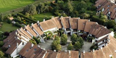 Der seit Jahren anhaltende Preisanstieg bei Wohneigentum gerät ins Stocken. In einer Studie befragte Immobilienexperten rechnen neu mit einer Stabilisierung der Preise.(Symbolbild)