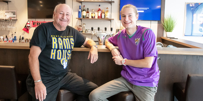 Nach einem Jahr Suche nach dem richtigen Lokal eröffneten Jeff (r.) und Markus Unger zusammen vergangenes Wochenende J's Sportsbar. 
