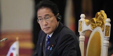 Der japanische Regierungschef Fumio Kishida sieht sich mit einer schrumpfenden Wirtschaft konfrontiert. (Archivbild)