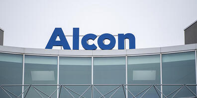 Die auf Augenheilprodukte spezialisierte Alcon-Gruppe hat Umsatz und Gewinn im dritten Quartal 2022 gesteigert. (Archivbild)