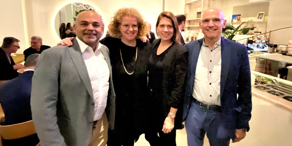 Gehörten auch zu den Gratulierenden: Ronny Siev (Gemeinderat GLP), Geburtstagskind Sonja Rueff-Frenkel, Angie Romero (Kantonsrätin FDP), Alfred Heer (Nationalrat SVP).