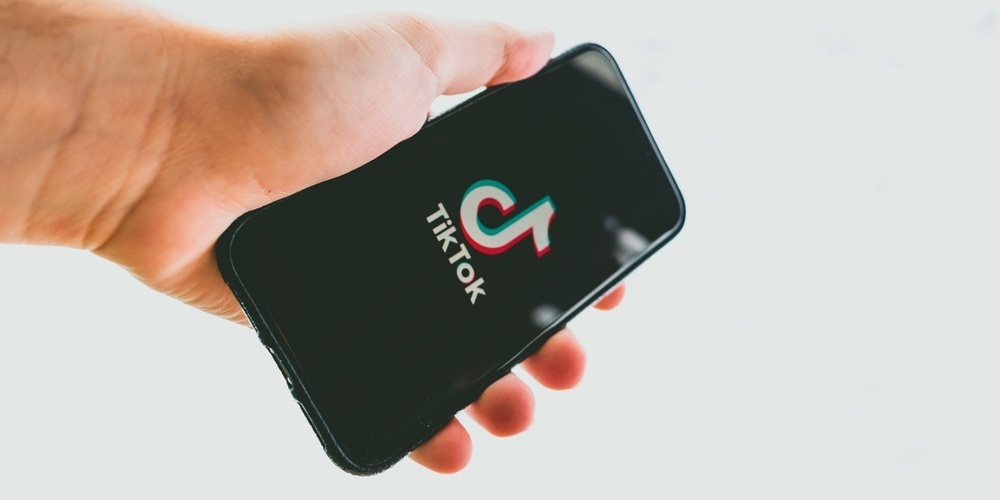 Der Druck auf TikTok steigt. Ein Lobbyist in der Schweiz soll strengere Regelierungen verhindern.