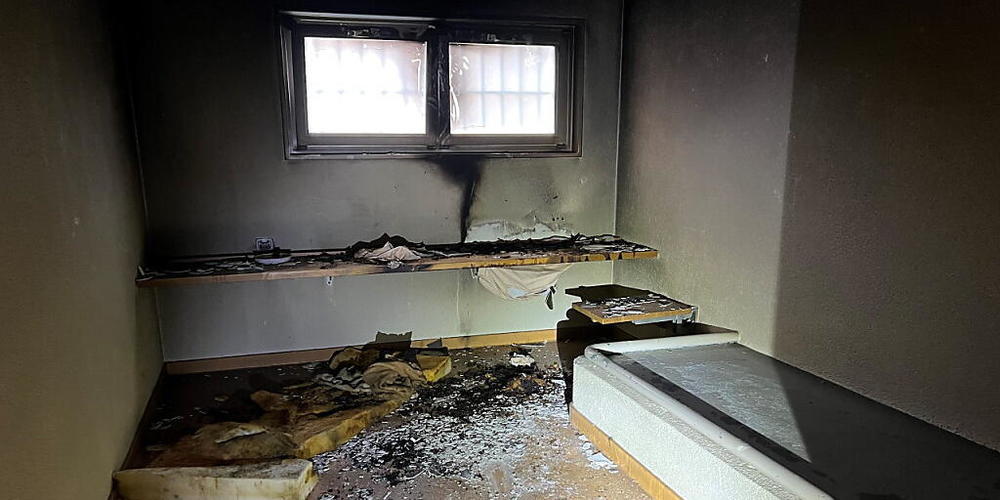 Die St. Galler Polizei vermutet, dass es dem Häftling gelang, ein Feuerzeug in die Zelle zu schmuggeln.