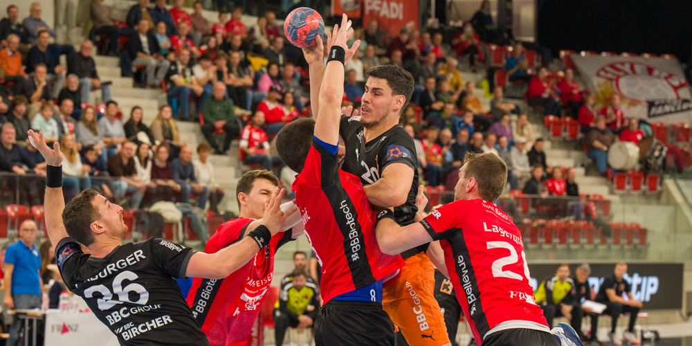 Der heutige Spitzenkampf zwischen den Kadetten Schaffhausen und Pfadi Winterthur endet mit einem 32:32-Remis.